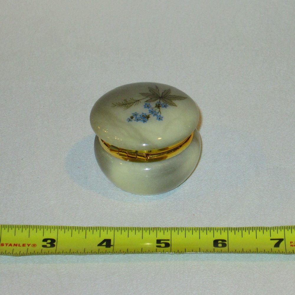 Alabaster Trinket Box - Picture 2 of 3